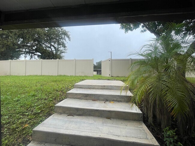 Building Photo - 5024 Marina Dr