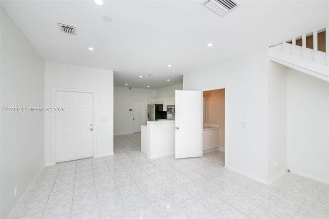 Building Photo - 1911 Madeira Dr