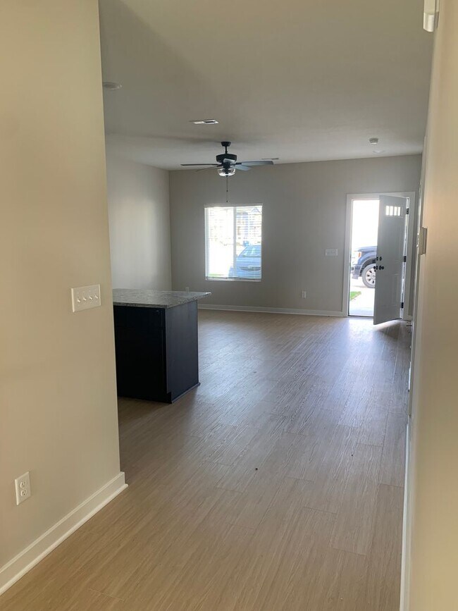 Building Photo - 5406-08 BRESSLER Dr