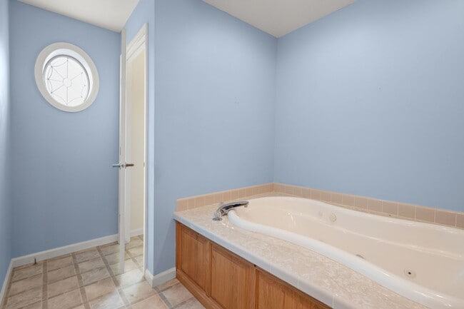 Building Photo - Milton Gem for Rent! Spacious 3BR Home, pe...