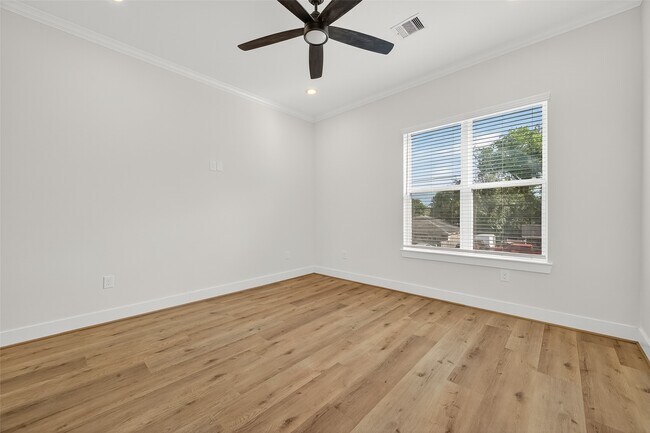 Building Photo - 808 Fortune St