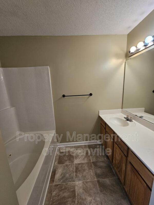 Building Photo - 406 Flanders Ct