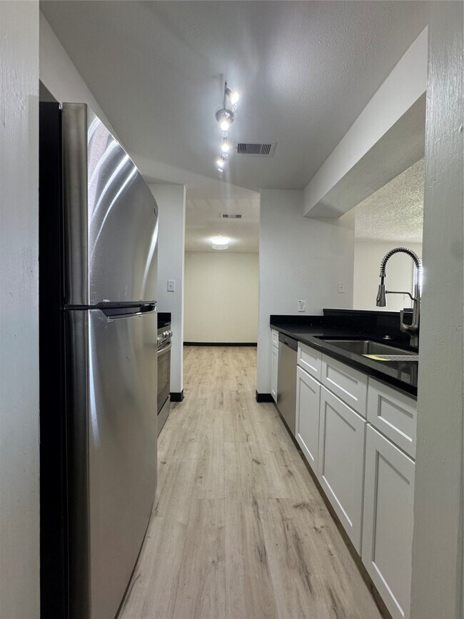 Building Photo - 1319 Brenda Ln