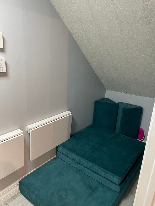 Building Photo - 4689 Eventing St