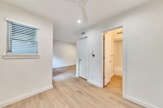 Building Photo - 2020 S Congress Ave
