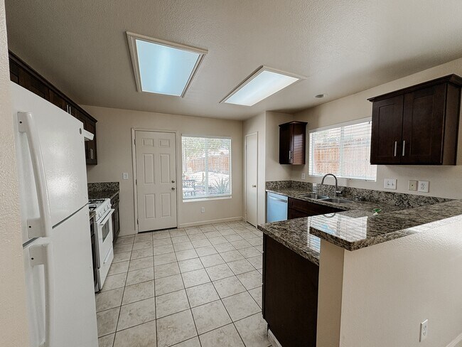 Building Photo - 71531 Sunnyvale Dr