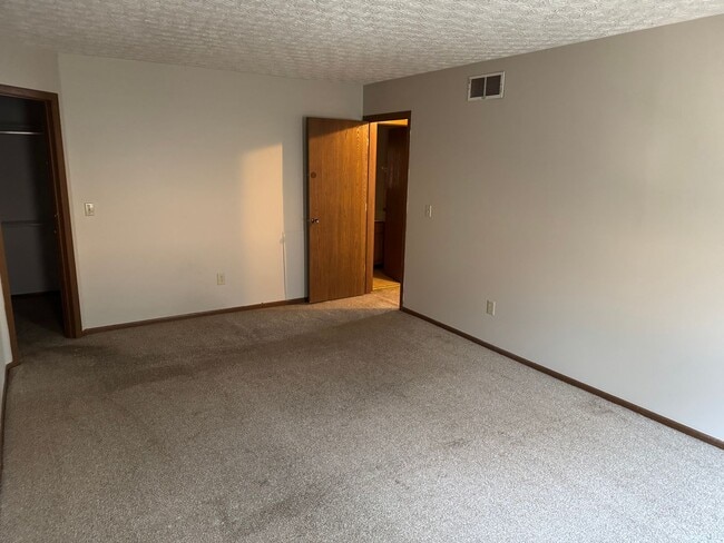 Building Photo - 3 Bedroom, 1.5 Bath Single Family Home - W...