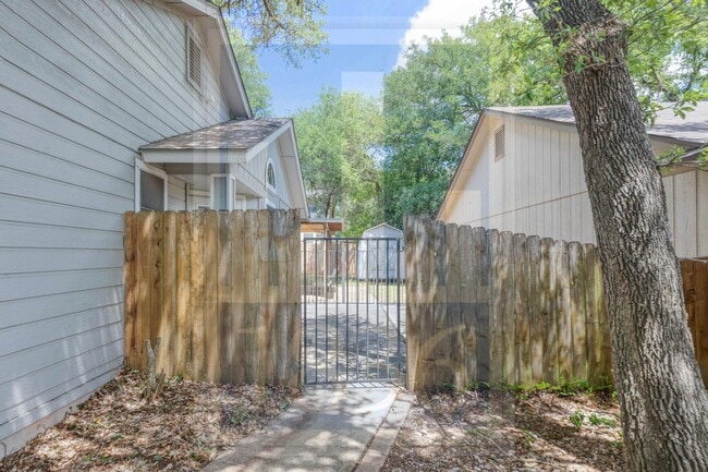 Building Photo - 12800 Steeple-Chase Dr