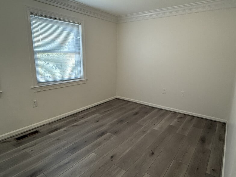 Building Photo - 5909 Mayflower Ct