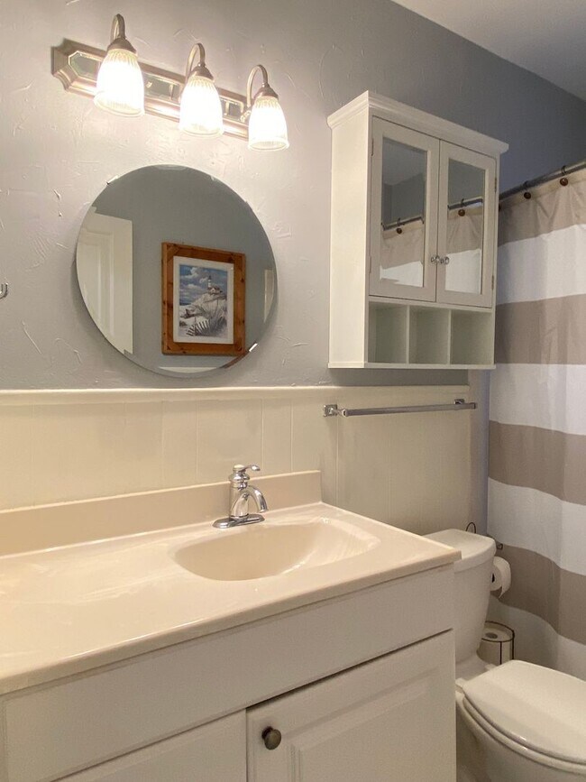 Building Photo - 2 Bedroom 2 Bathroom plus Bonus Room with ALL Appliances Included