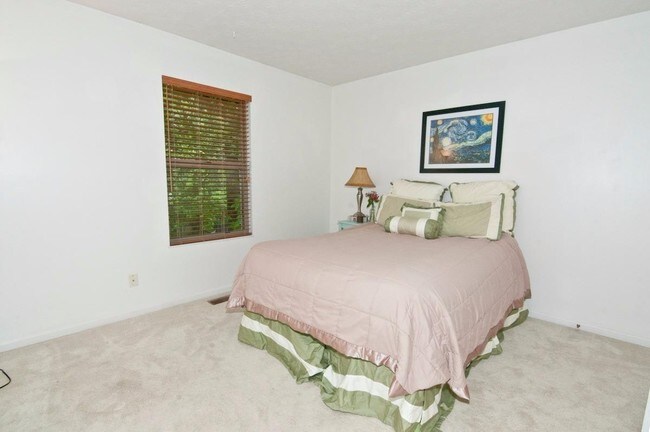 second bedroom - 1343 Sprucewood Ct