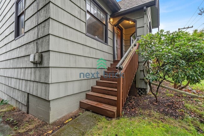 Building Photo - A beautiful 3 bed and 1 bathroom house for rent