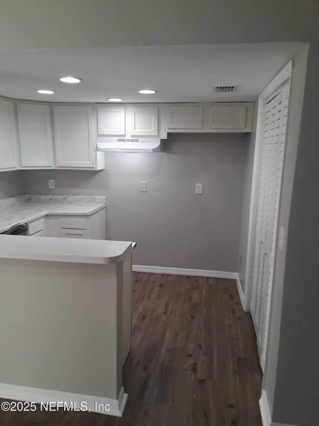 Building Photo - 7605 Melissa Ct N