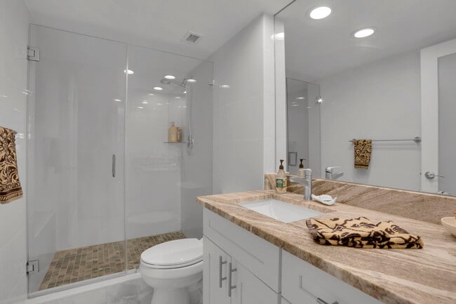 Building Photo - 1149 Hillsboro Mile