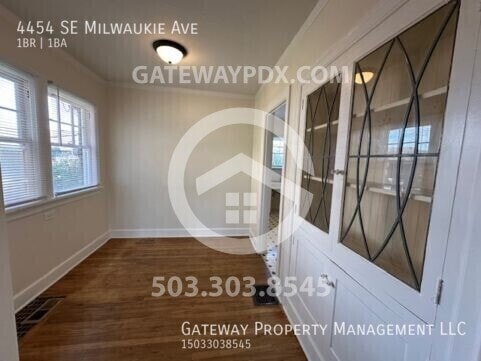 Building Photo - 4454 SE Milwaukie Ave