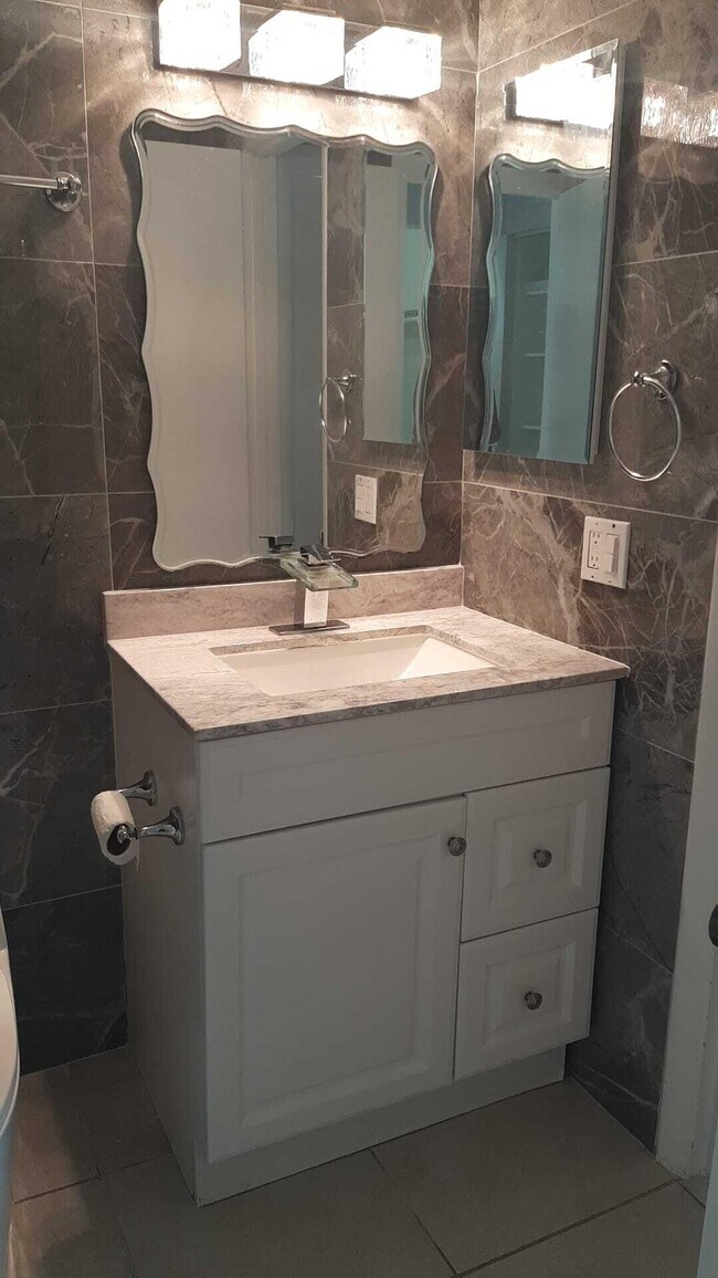 Building Photo - 5990 Pine Cone Ct