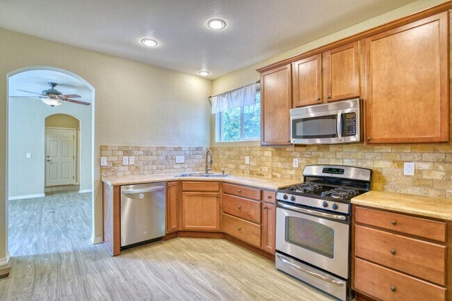 Building Photo - 2370 Windmill Dr