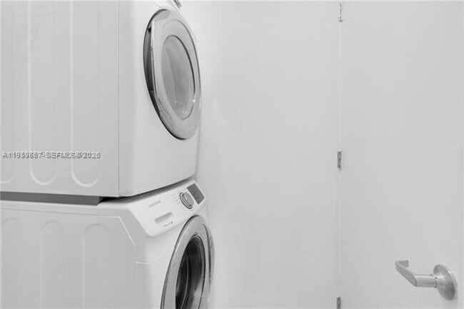 Building Photo - 3301 NE 1st Ave