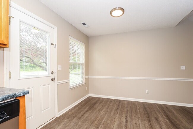 Building Photo - 1105 Brocton Ct