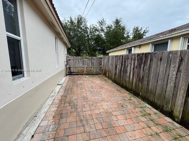 Building Photo - 21733 Ingraham Ave Rd