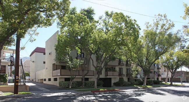 Building Photo - Breckenshire Deluxe Apartments
