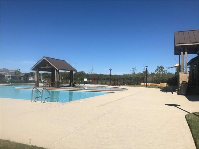 Building Photo - 2204 Langdale Ln