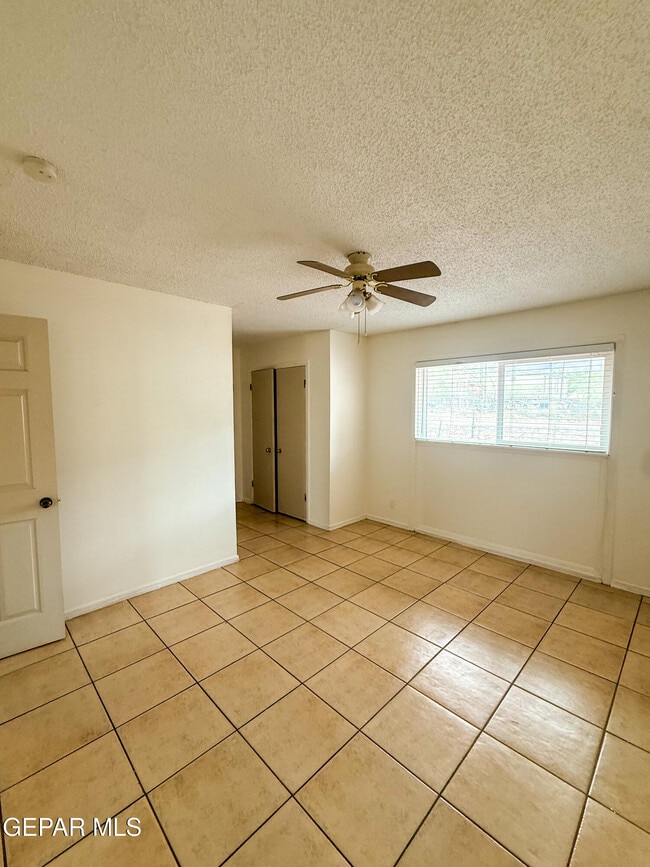 Building Photo - 5822 Beaumont Pl