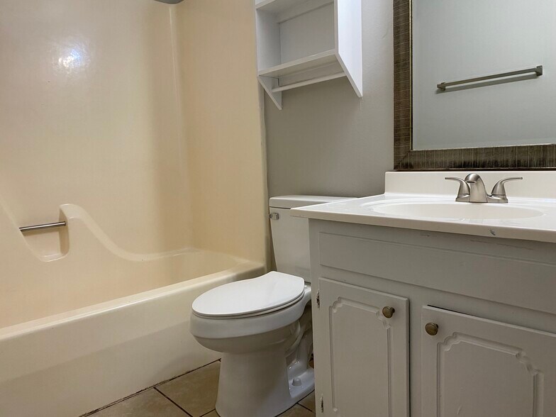 Building Photo - 2000 N Royal St