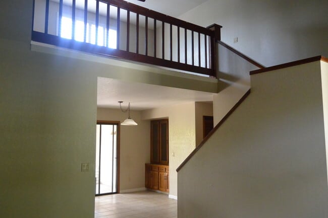 Building Photo - 1933 S Royal Oaks Dr