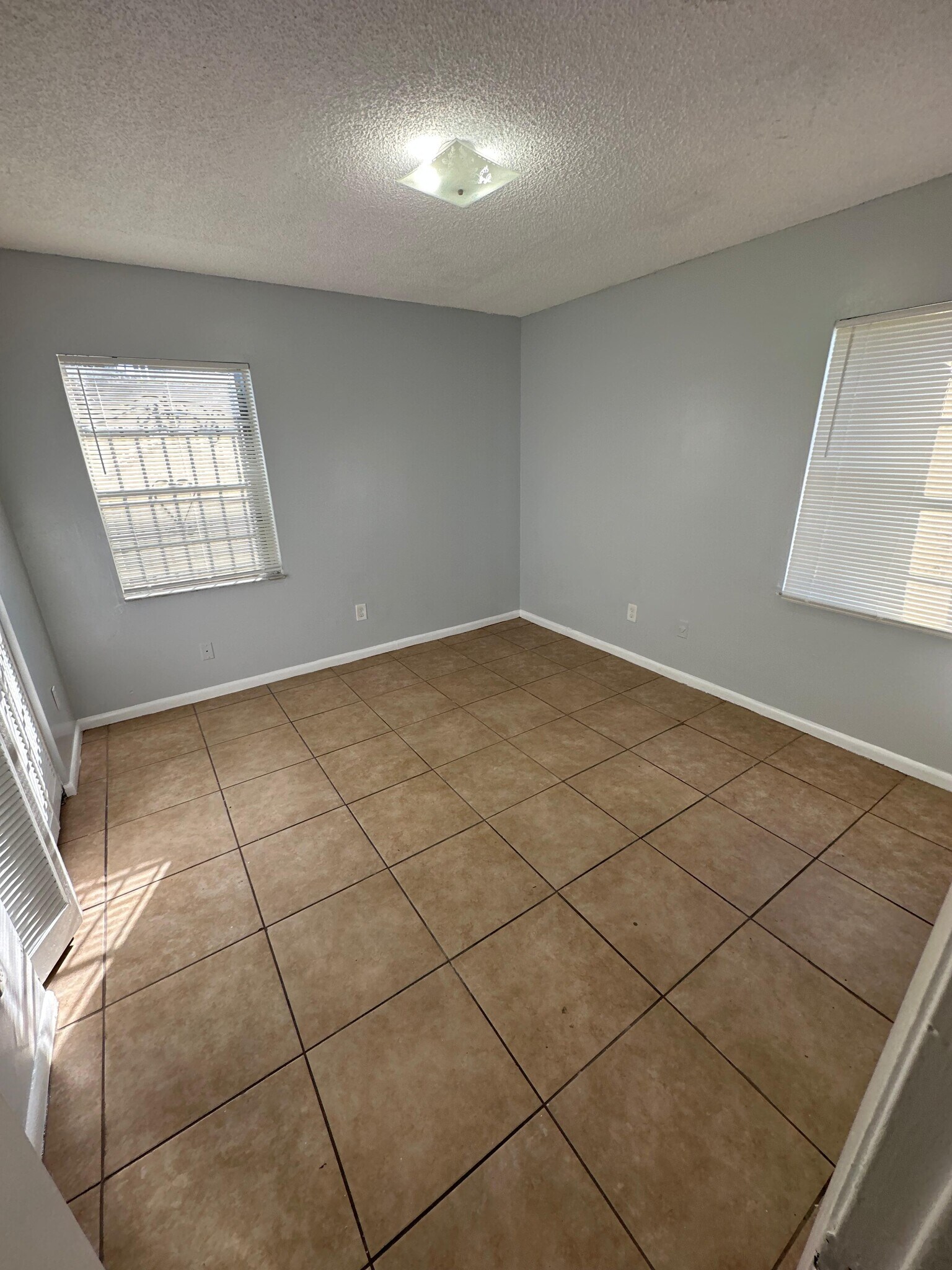 Building Photo - 712 Eaverson St