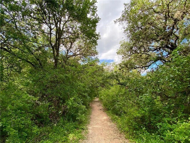 Building Photo - 900 S 1st St