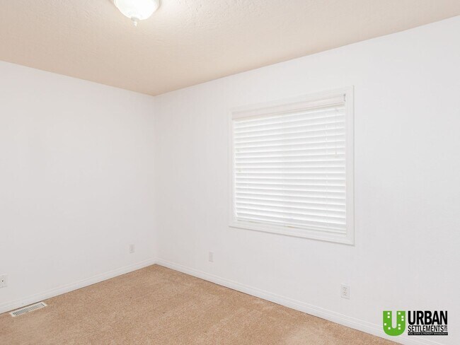 Building Photo - Spacious Glenrose Retreat | 3 Bed + Shop + Private Wooded Setting