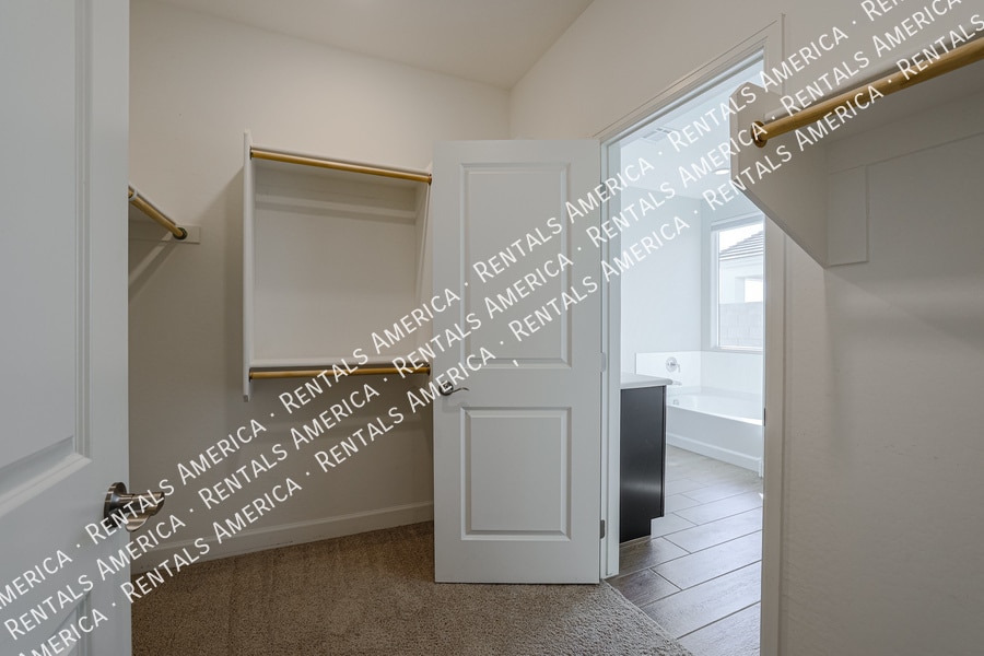 Building Photo - 37661 N Bentgrass Rd