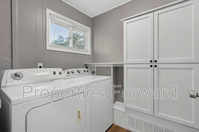 Building Photo - 4330 Joseph St