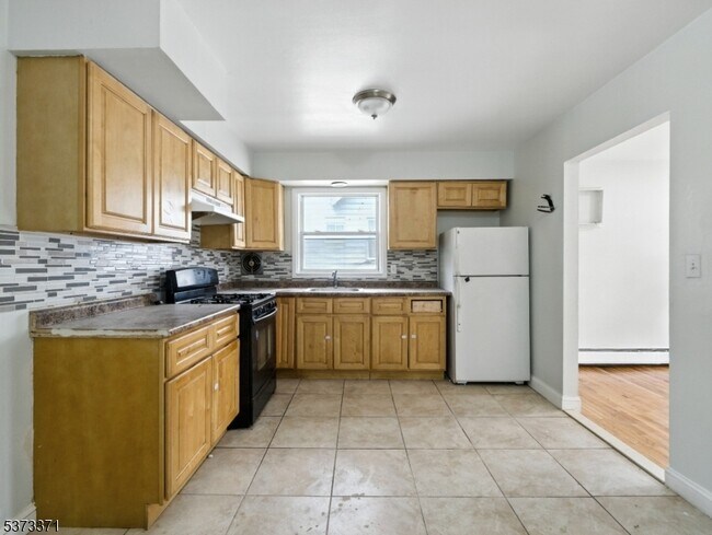 Building Photo - 46 Tichenor Terrace