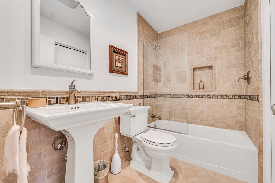 Building Photo - 28010 Tiffany Ln