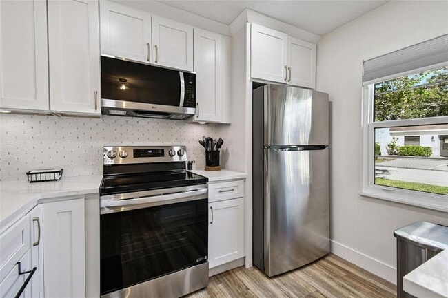 Building Photo - 9032 Mission Oaks Blvd