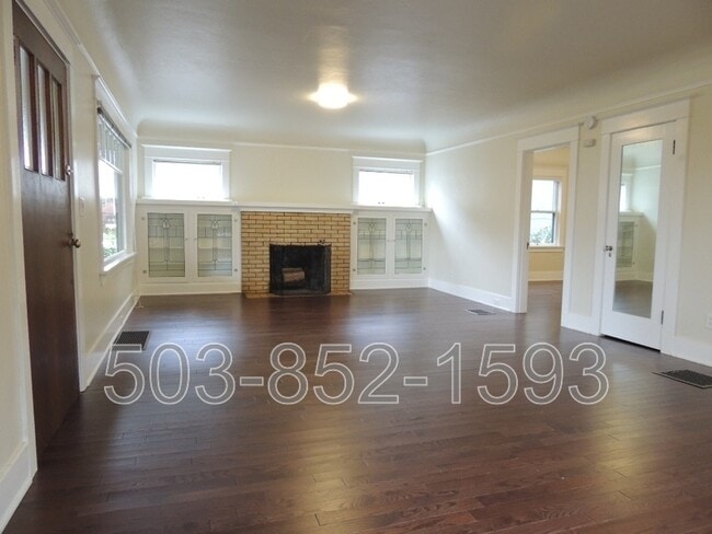 Building Photo - 122 SE 60th Ave