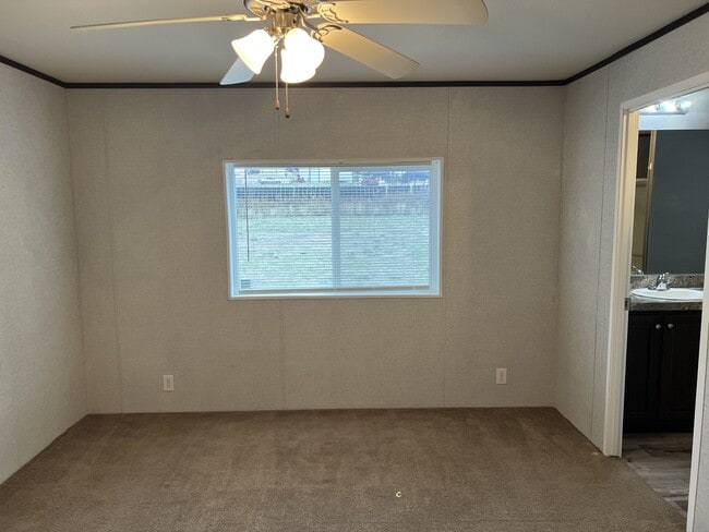 Building Photo - 582 Brent Dr