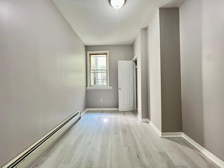 Unit 1R - 344 Virginia Ave