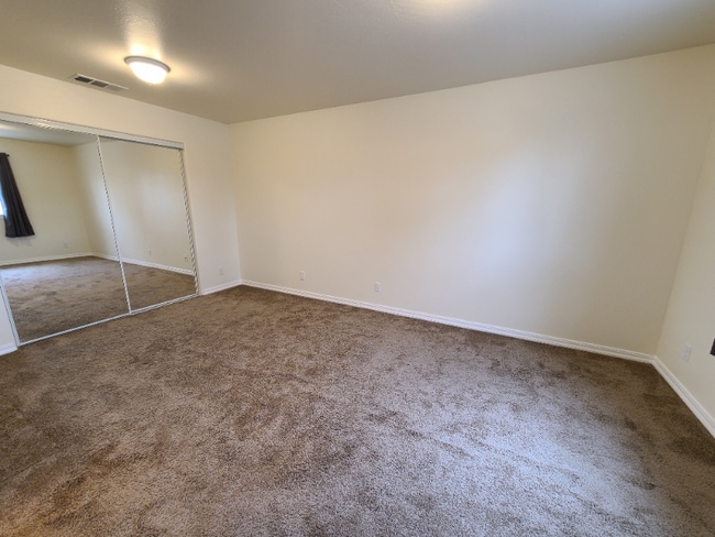 Building Photo - 310 SE L St