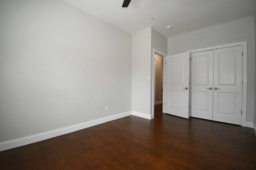 Building Photo - 212 Park Pl