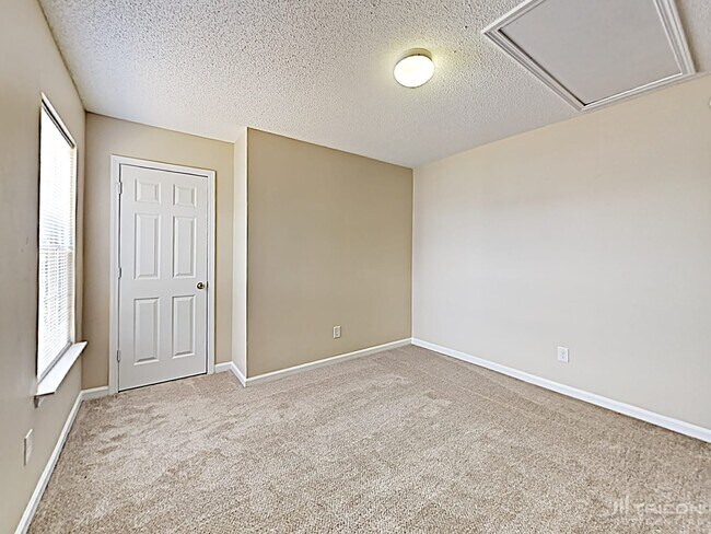 Building Photo - 225 Meyer Ln