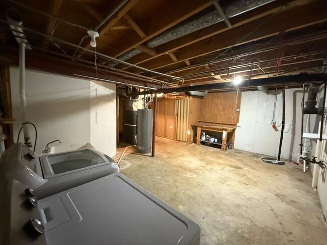 Building Photo - 1410 Whispering Springs Cir