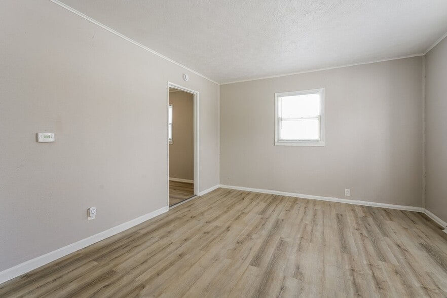 Building Photo - 233 N Wellington St