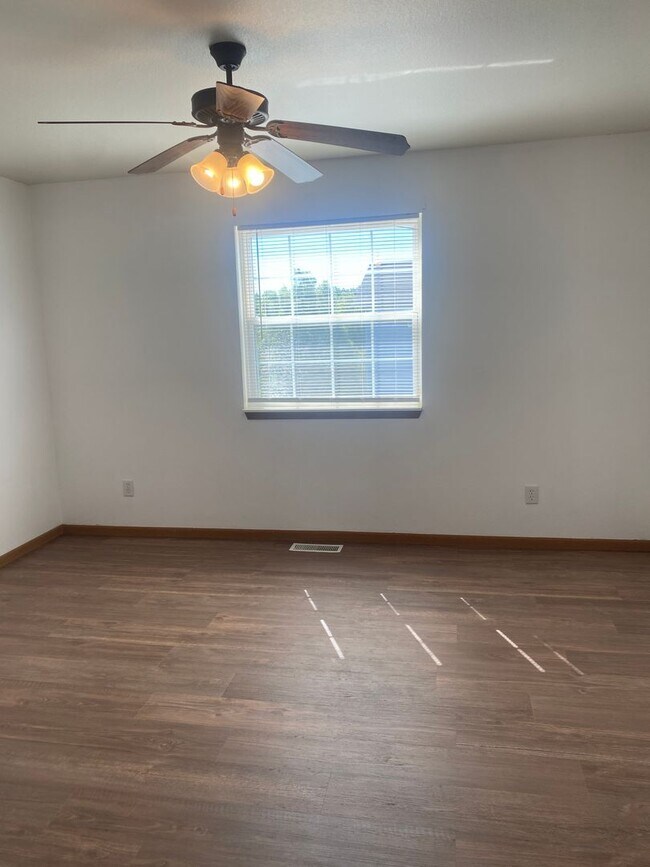 Building Photo - 16830 Huntington Ln