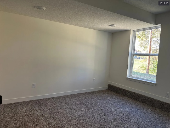 Building Photo - 11214 N Oak Trafficway