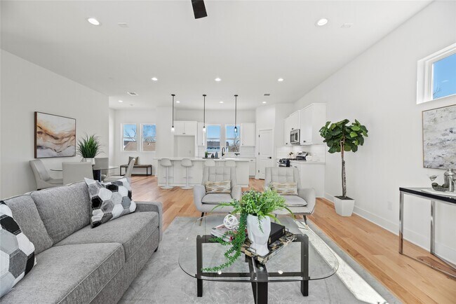 Building Photo - 426 Sikes St