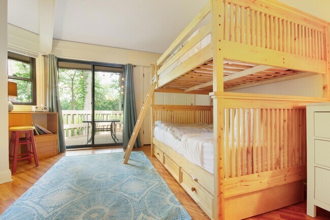 Building Photo - 403 Deerpath W