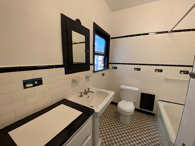 Building Photo - 920 N Hoover St